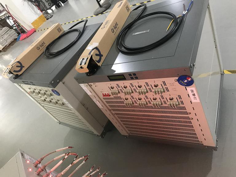 Vari tipi di tester della batteria